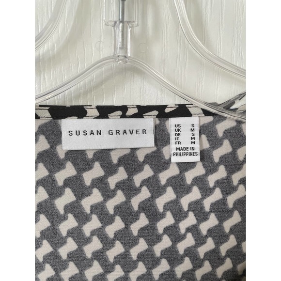 Susan Graver Printed Liquid Knit Top with Ruffle Cuffs Ivory Small - Picture 4 of 7